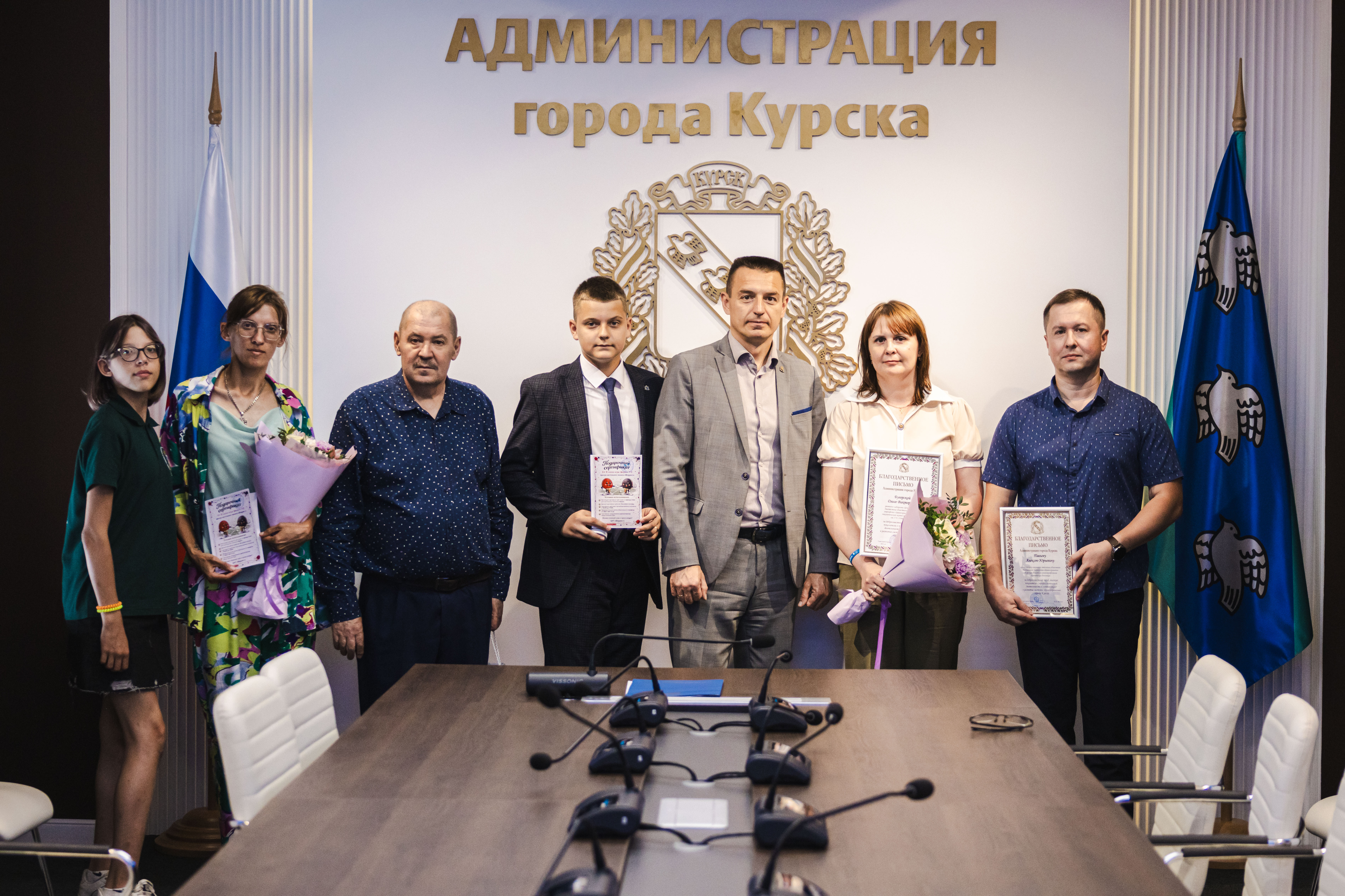 Победителей конкурса поздравлений для медиков наградили в администрации Курска