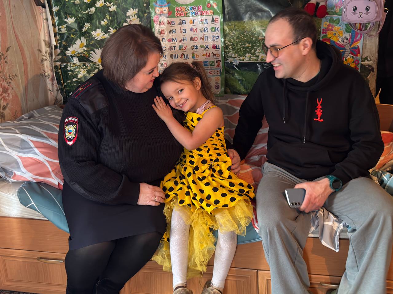 В Железногорском районе полицейские подарили девочке новую кровать