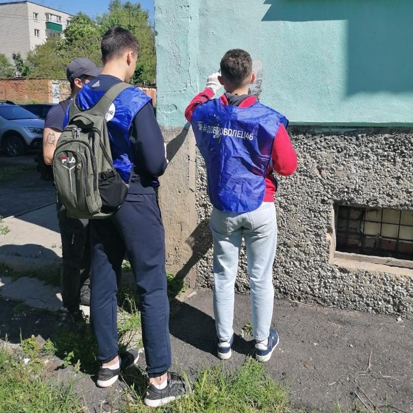 В Железнодорожном округе Курска убрали 80 запрещенных надписей