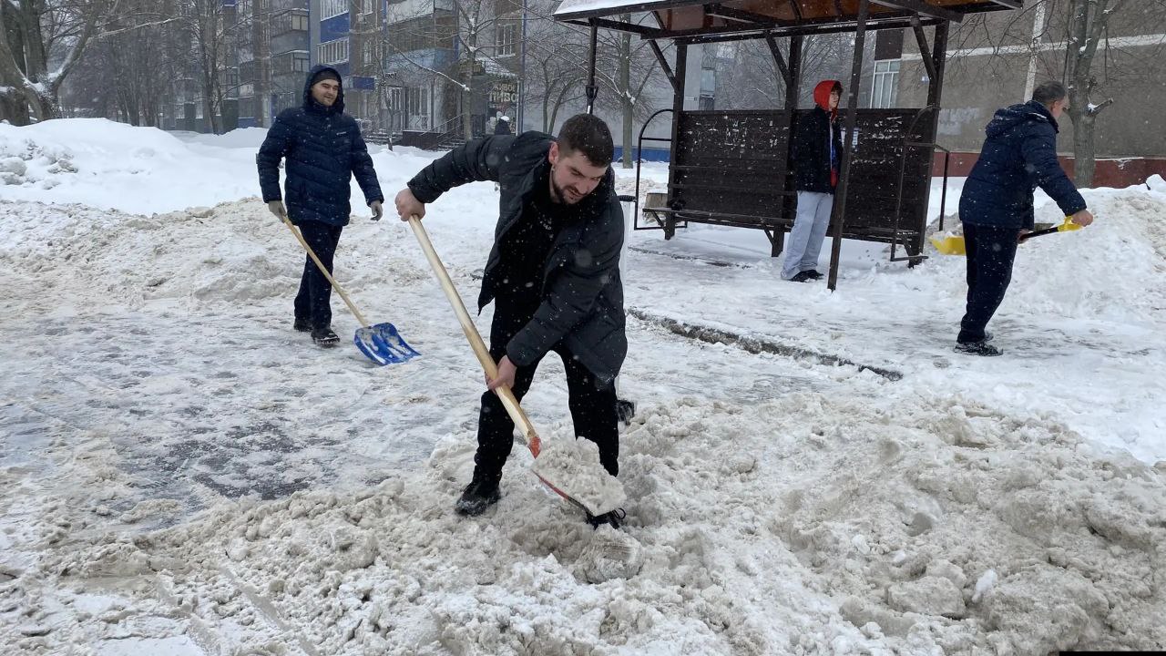 В Курской области объявили субботники для борьбы с последствиями снегопада