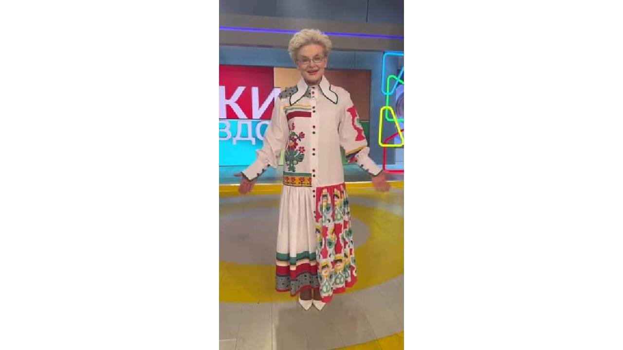 Телеведущая Елена Малышева оценила дизайнерскую одежду курских студенток 