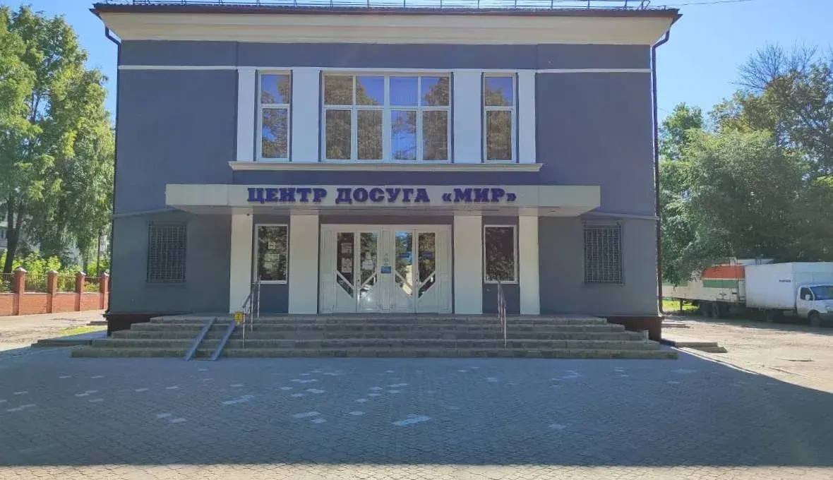  В Курске обновляют учреждения культуры: от фасада «Руси» до витражей в ДШИ
