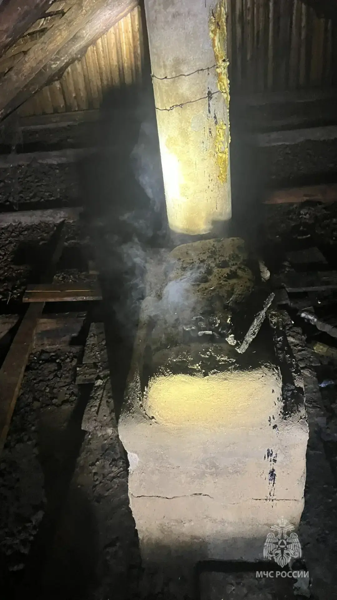 В Щигровском районе добровольцы спасли дом от пожара