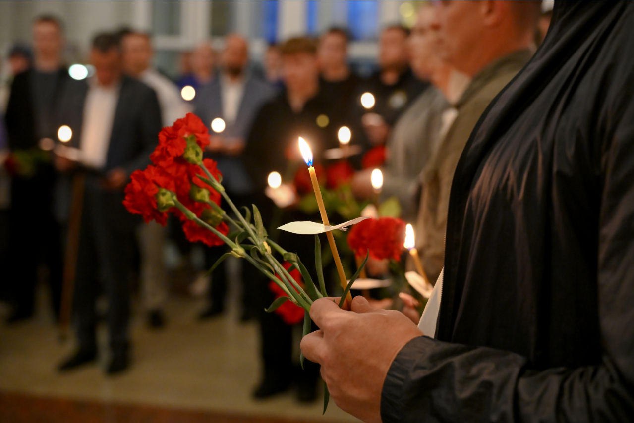 Куряне почтили память погибших год назад во время атаки ВСУ по пляжу