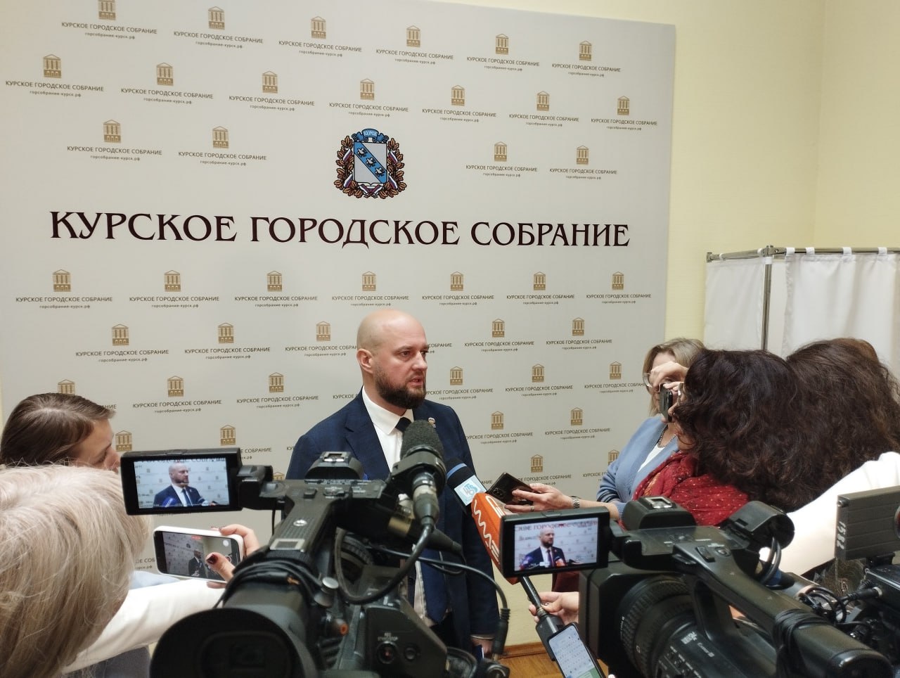 Евгений Маслов пожелал журналистам больше ярких и интересных материалов