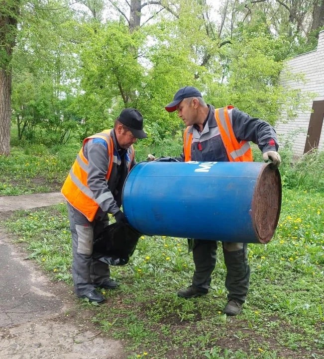 В уборке Курска задействованы 25 человек и 4 машины