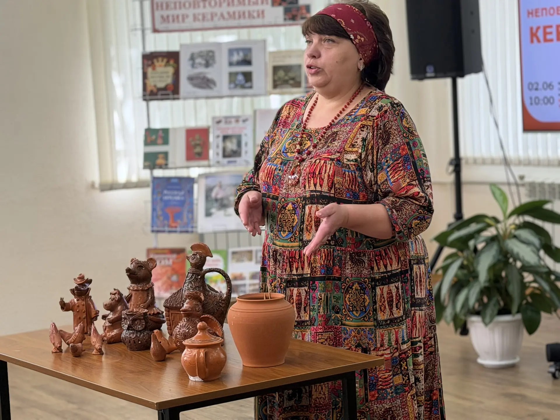 Куряне слепили глиняный оберег-подкову на лекции «Неповторимый мир керамики»