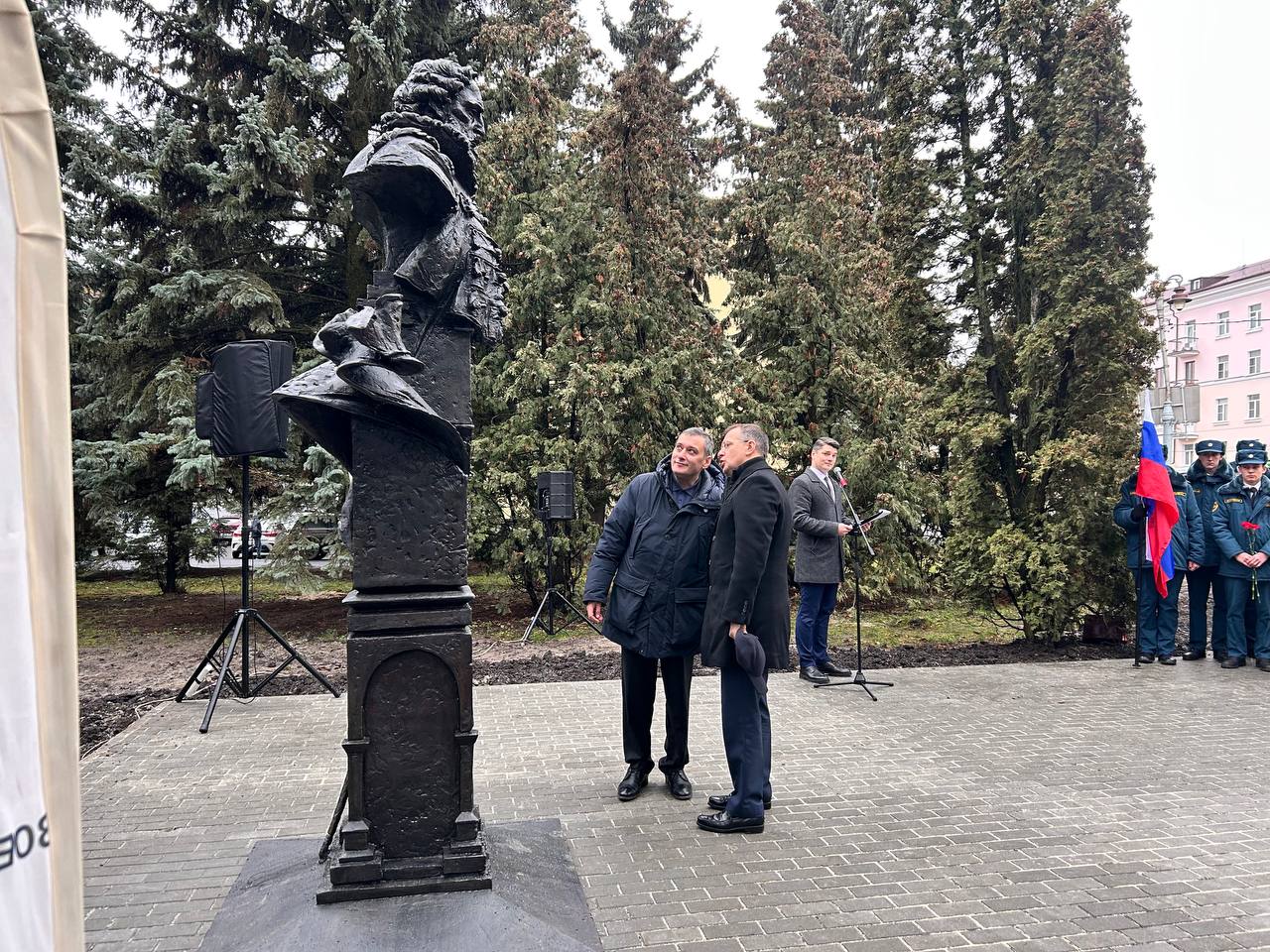 В Курске установили бюст русскому государственному деятелю Артамону Матвееву