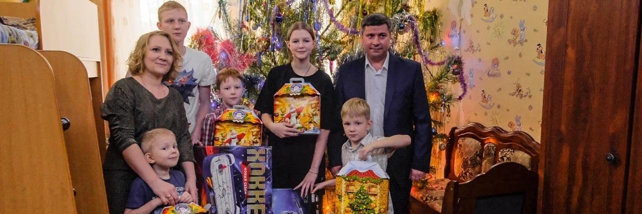И.о. главы администрации города Курска Николай Цыбин поздравил детей с Новым годом