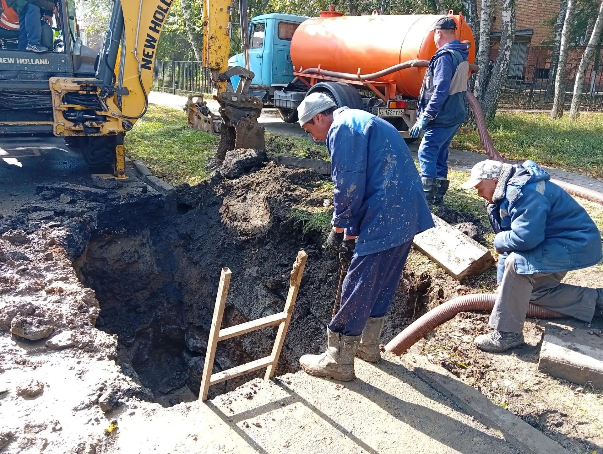 В Курске на перекрестке Мирной и Горького ремонтируют водопровод