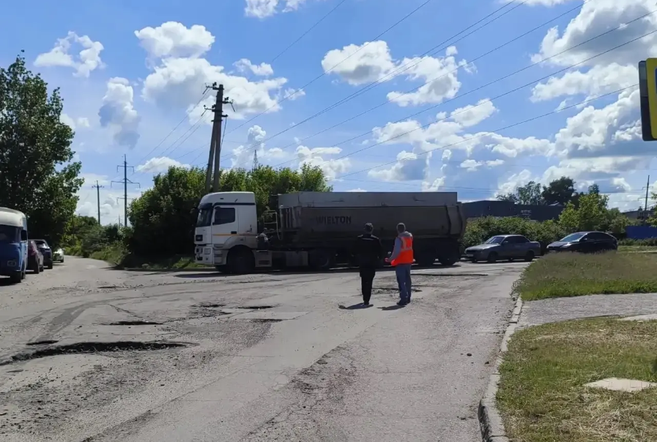 В Курске локально ремонтируют дорогу от Сумской до Клыкова