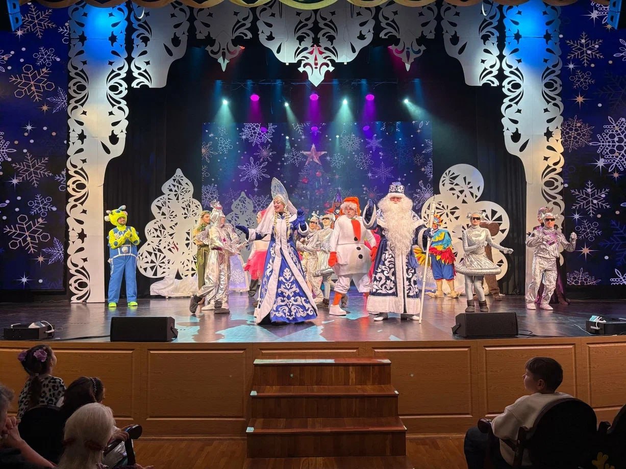 В Курске прошла традиционная «партийная елка»  