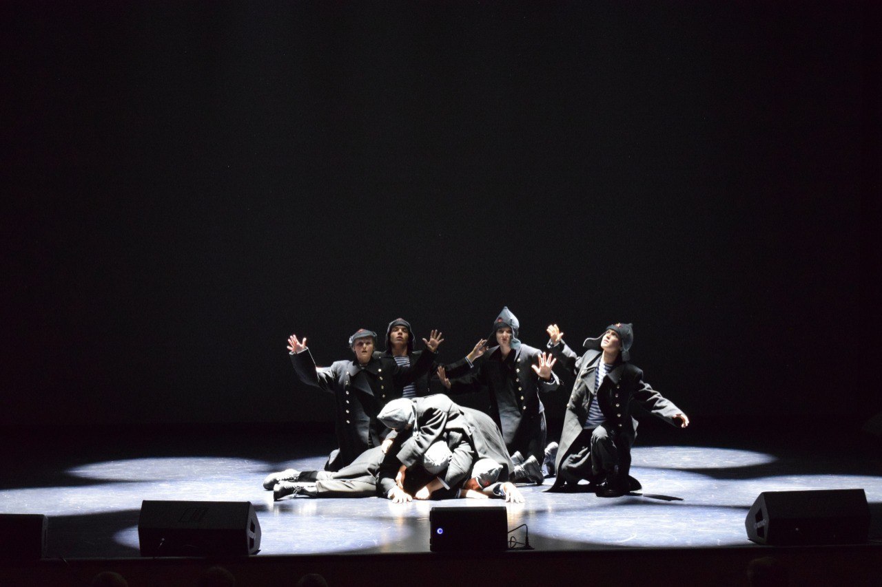 В курском молодежном центре показали спектакль «Мальчиш-Кибальчиш»