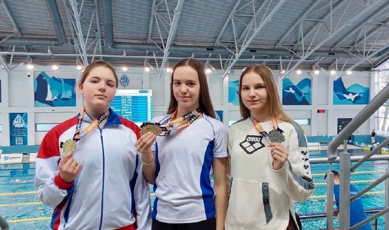 Юные пловцы из Курска завоевали восемь медалей на всероссийских соревнованиях в Сочи