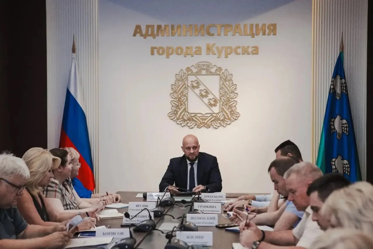 Глава Курска Евгений Маслов обсудил работу с обращениями жителей и благоустройство города