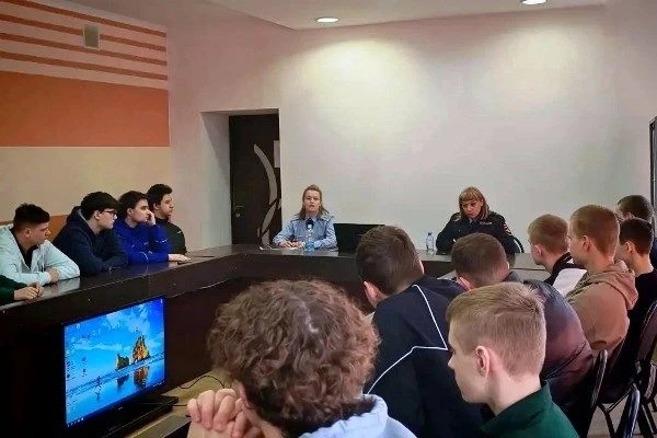 С курскими студентам провели профилактическую беседу о вреде наркотиков