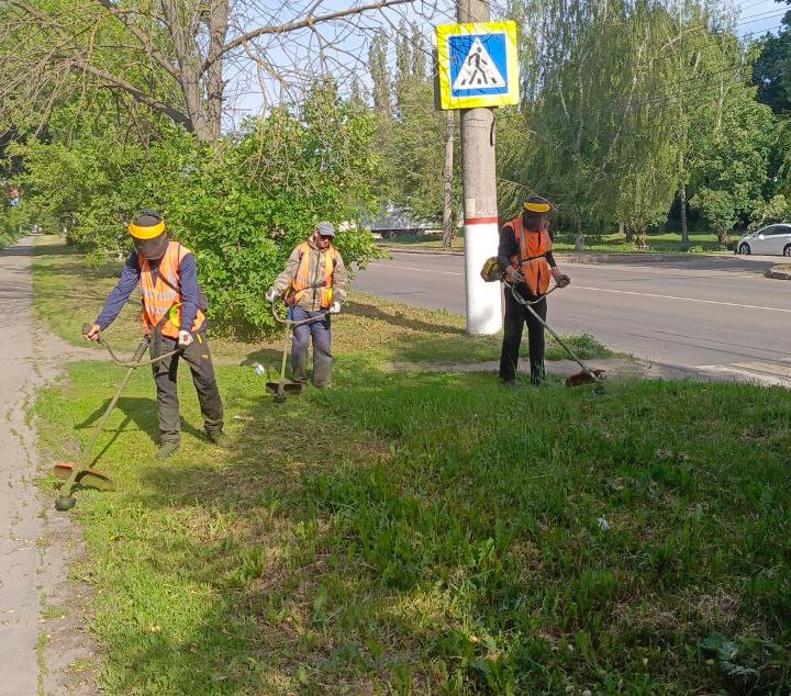 В уборке улиц Курска участвуют 71 человек и 53 единицы техники