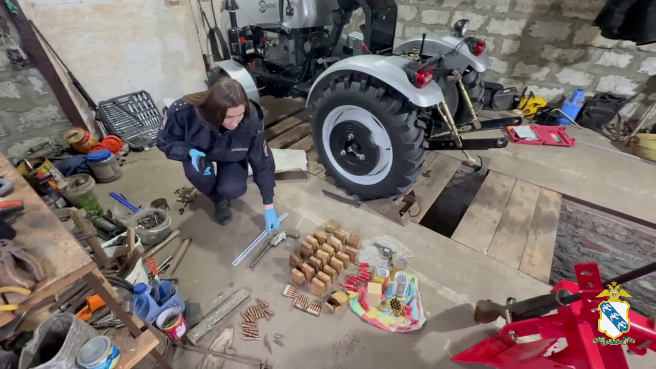 Курянин хранил в гараже найденные при поиске металлолома оружия и боеприпасы