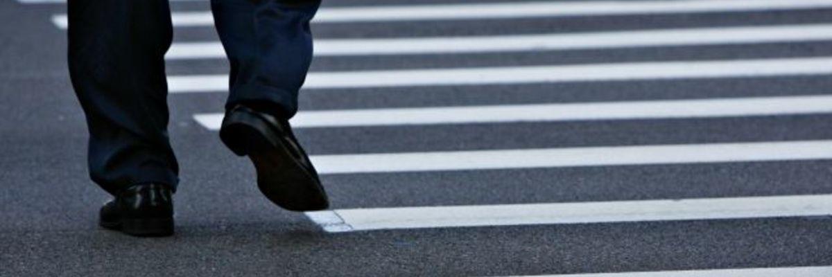 В Курске под колеса иномарки угодил 40-летний мужчина