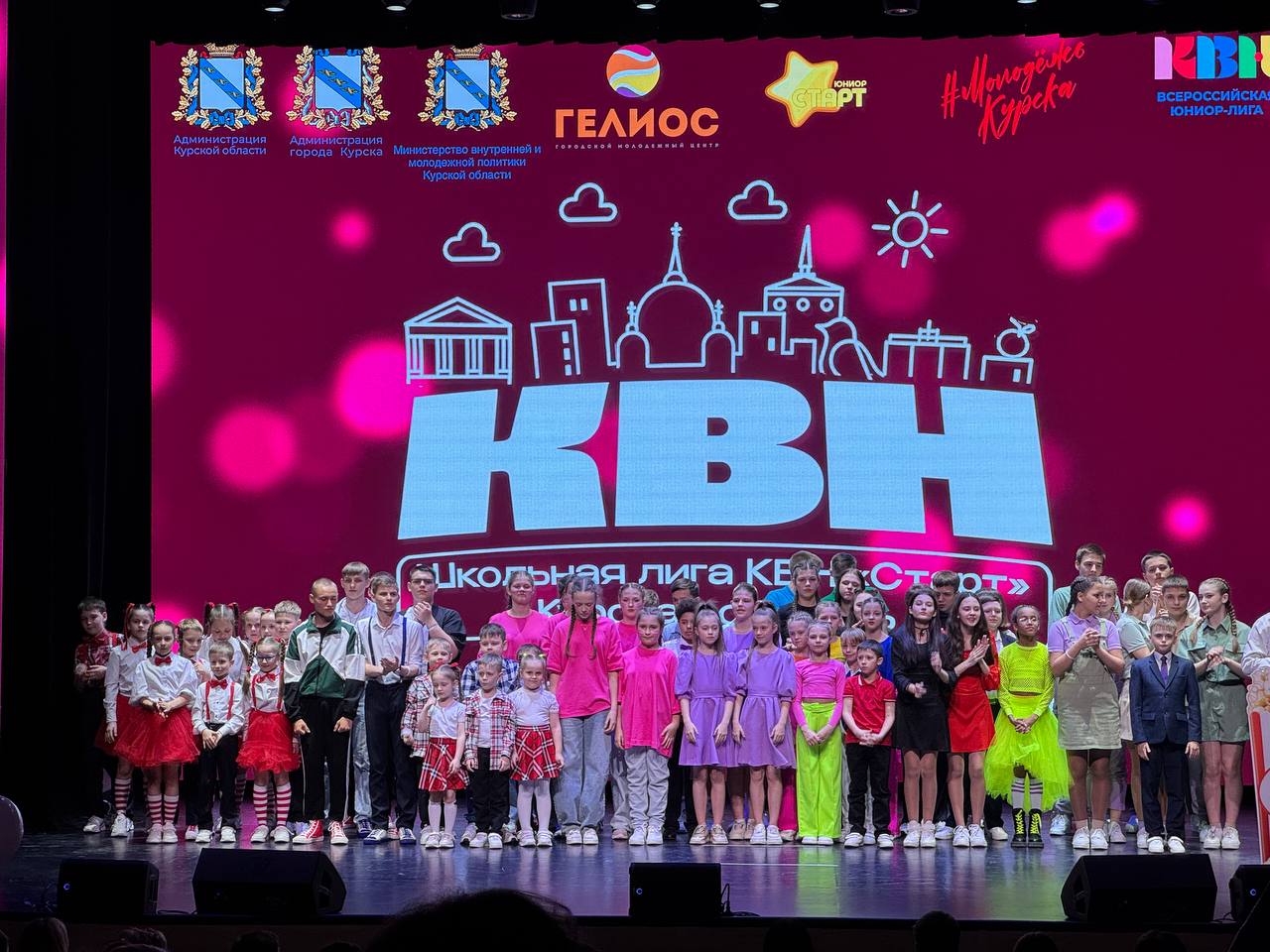 В городском молодежном центре «Гелиос» проходит 2-я игра полуфинала Школьной Лиги КВН «Старт»