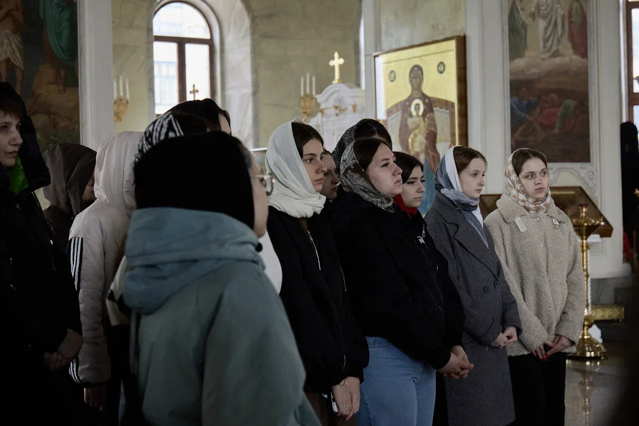 Курским студентам рассказали историю второго храма Знаменского мужского монастыря