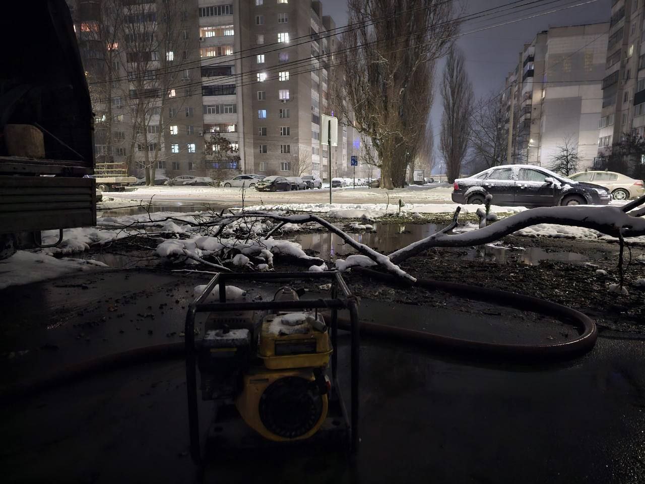 В Курске устраняют неполадку в водопроводной сети на Серегина