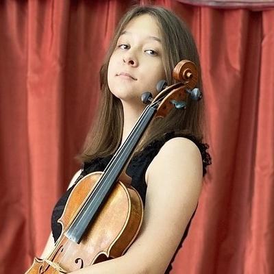 Курянка Ксения Самойлова стала лауреатом онлайн-конкурса юных музыкантов
