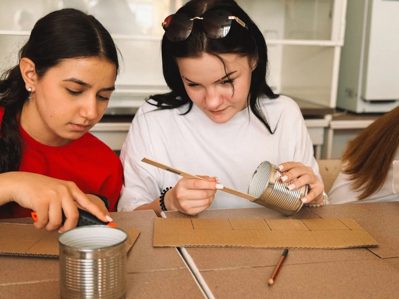 Тимуровцы «Движения Первых»   Курска поучаствовали в мастер-классе по изготовлению окопных свечей