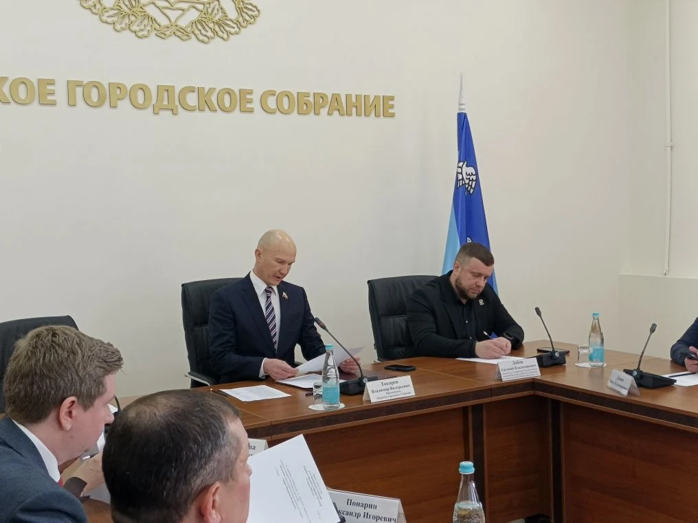 Депутаты Курского горсобрания приняли отставку Владимира Токарева