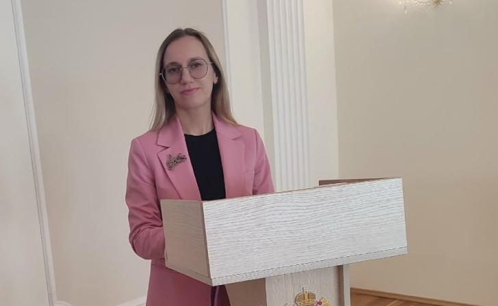 Железногорский преподаватель получила премию губернатора Курской области