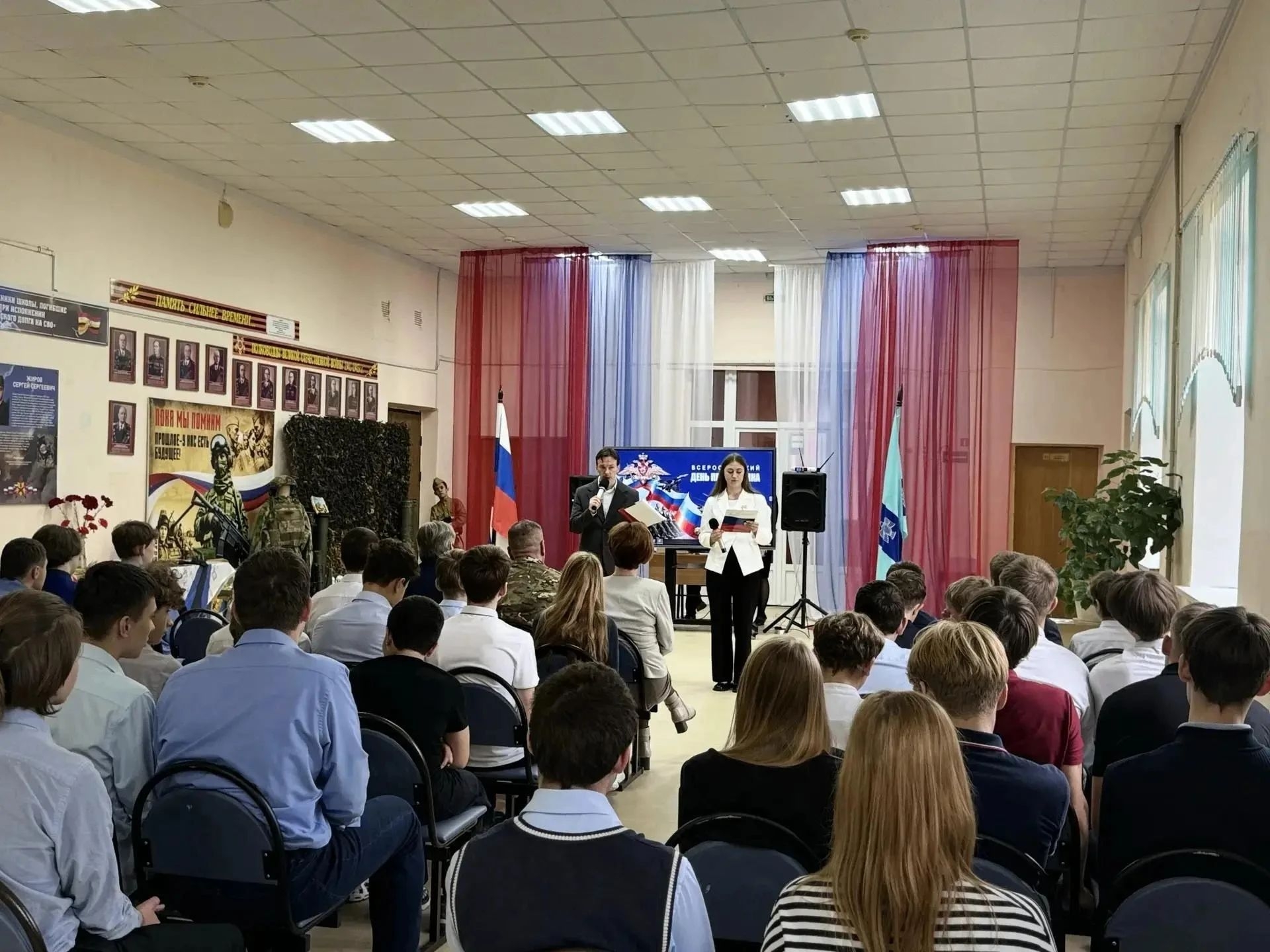 В школе № 16 прошла беседа с курскими парнями об обязанности служить в армии