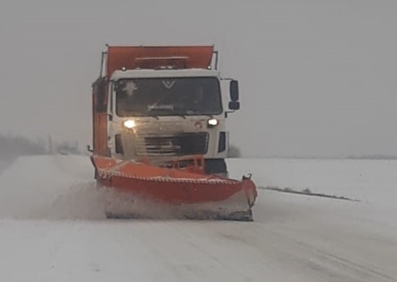 В выходные в Курске на расчистке улиц от снега работали 35 единиц техники