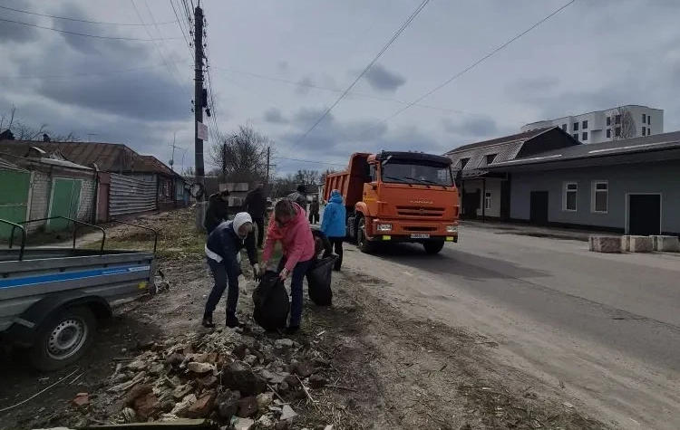 Улица Стрелецкая Набережная в Курске стала чище