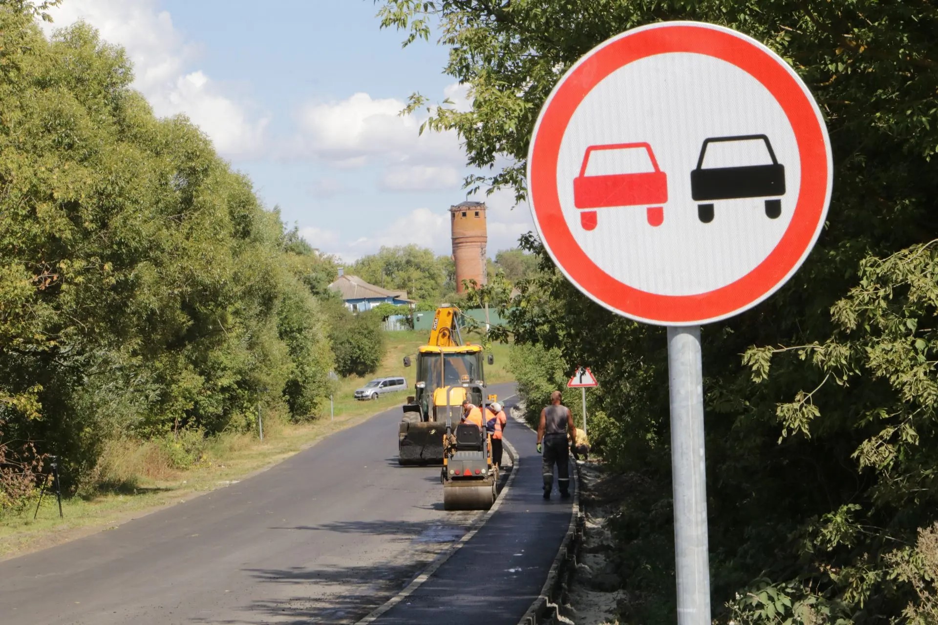 В Медвенском районе Курской области завершают ремонт 12,4 км дороги