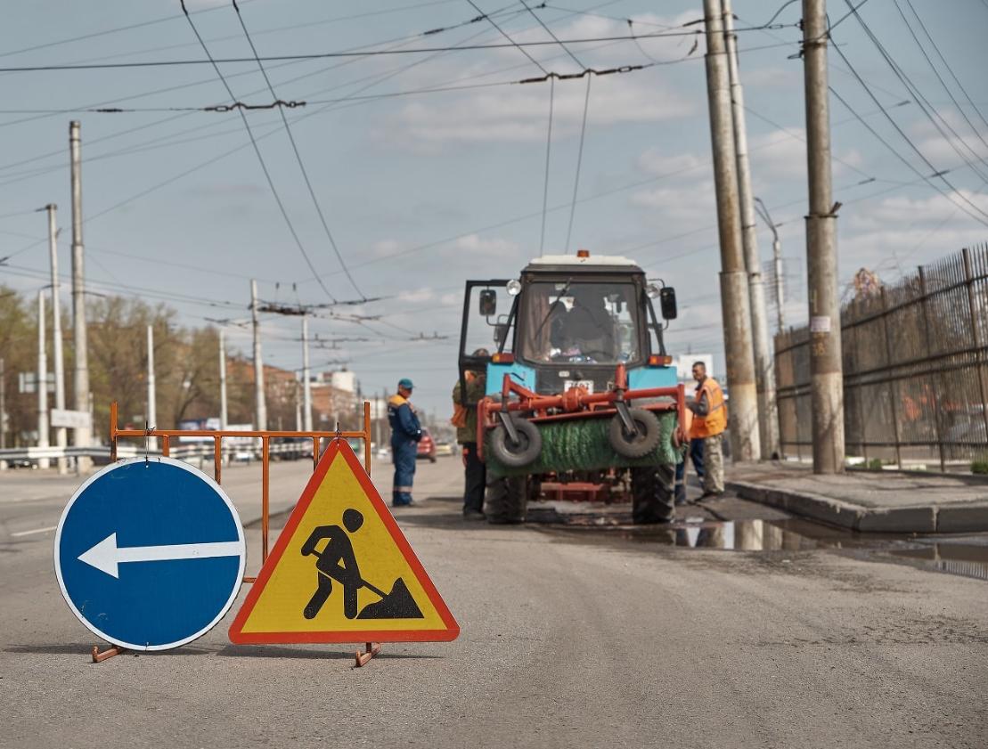 В Курске по БКД на Тамбовской укладывают верхний слой асфальта