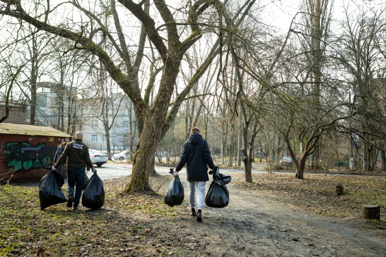 В Курском общегородском субботнике приняло участие около 4 тысяч человек
