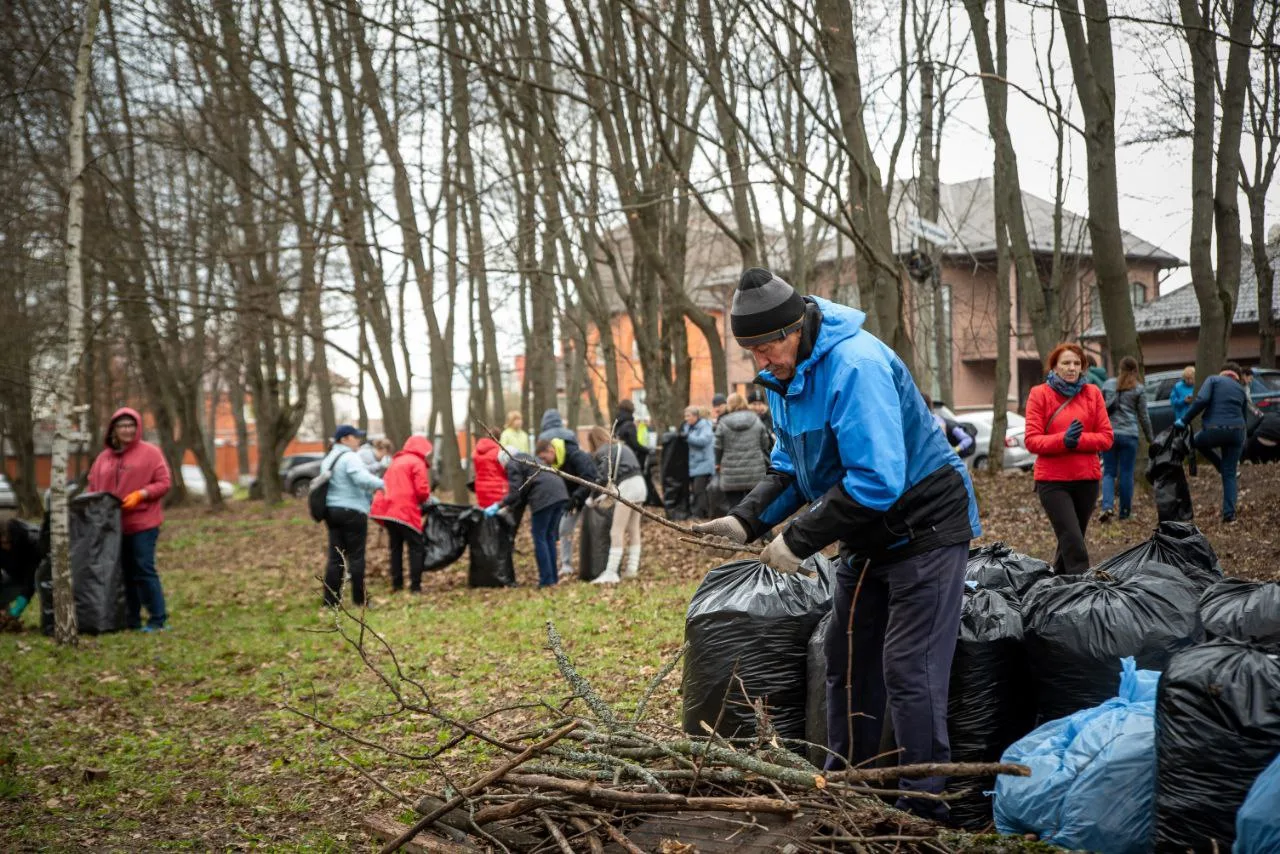 Курян приглашают поучаствовать в общегородских субботниках