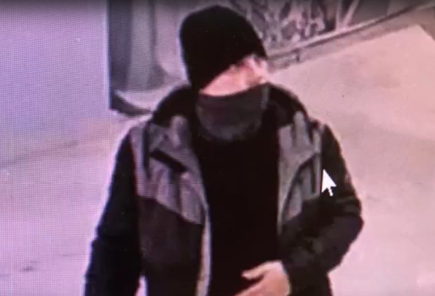В Курске разыскивают мужчину, подозреваемого в краже электроники