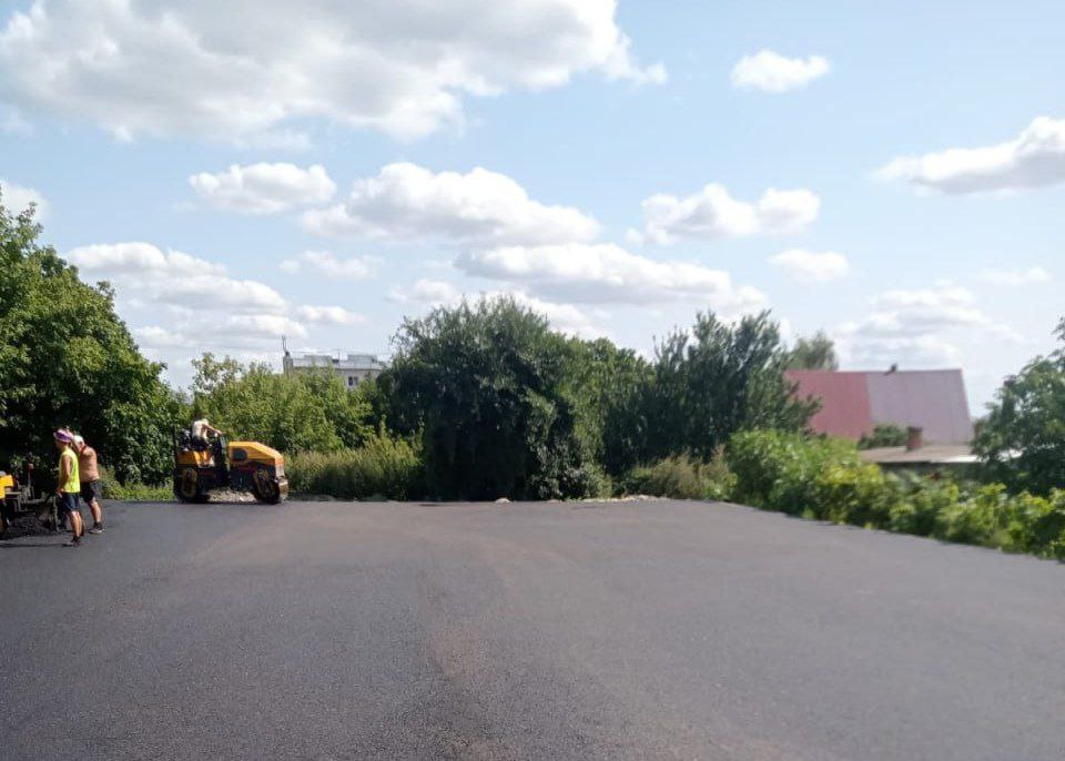 В 1-м Благодатном переулке продолжают обустраивать спортивную зону для курян