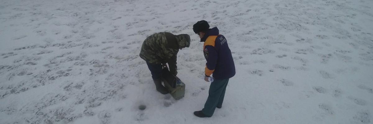 Спасатели Курска оценили толщину льда на реке Сейм