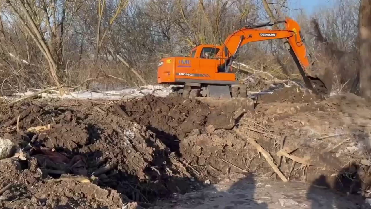 Откачка сточных вод на 1-й Прогонной в Курске осложнилась из-за заболоченной местности