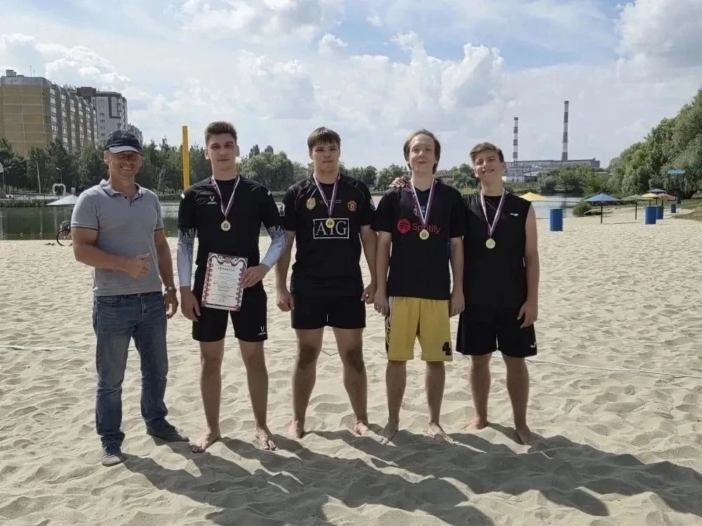 На Курском Ермошкином озере прошёл волейбольный турнир