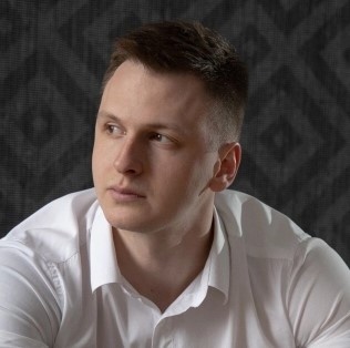 Курская полиция ищет подозреваемого в совершении преступления 26-летнего Максима Корелова 