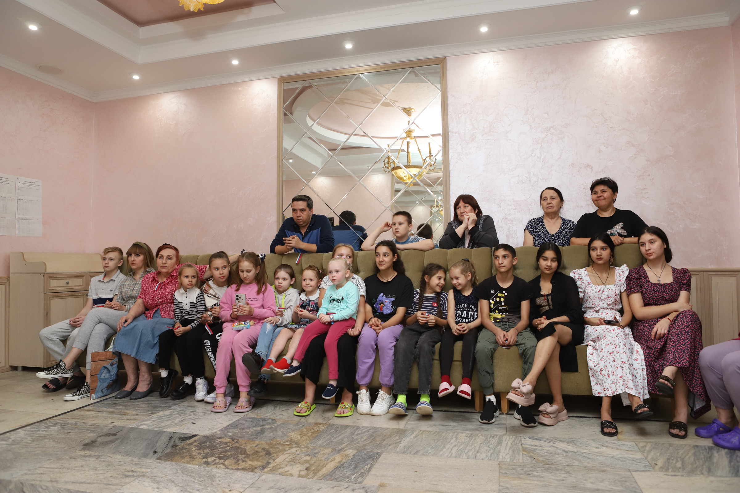 В Курском пункте временного размещения в гостинице «Октябрьская» для проживающих был организован праздник