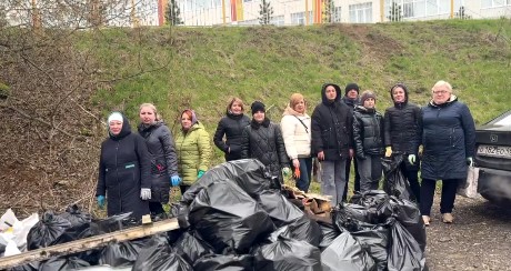 На субботнике в Курске нашли старую мебель и детский самокат