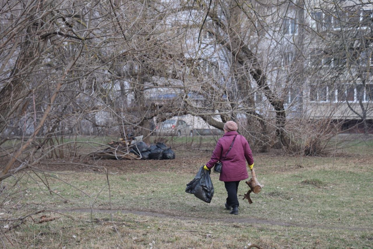 На субботниках в Курске собрали 6487 кубометров мусора