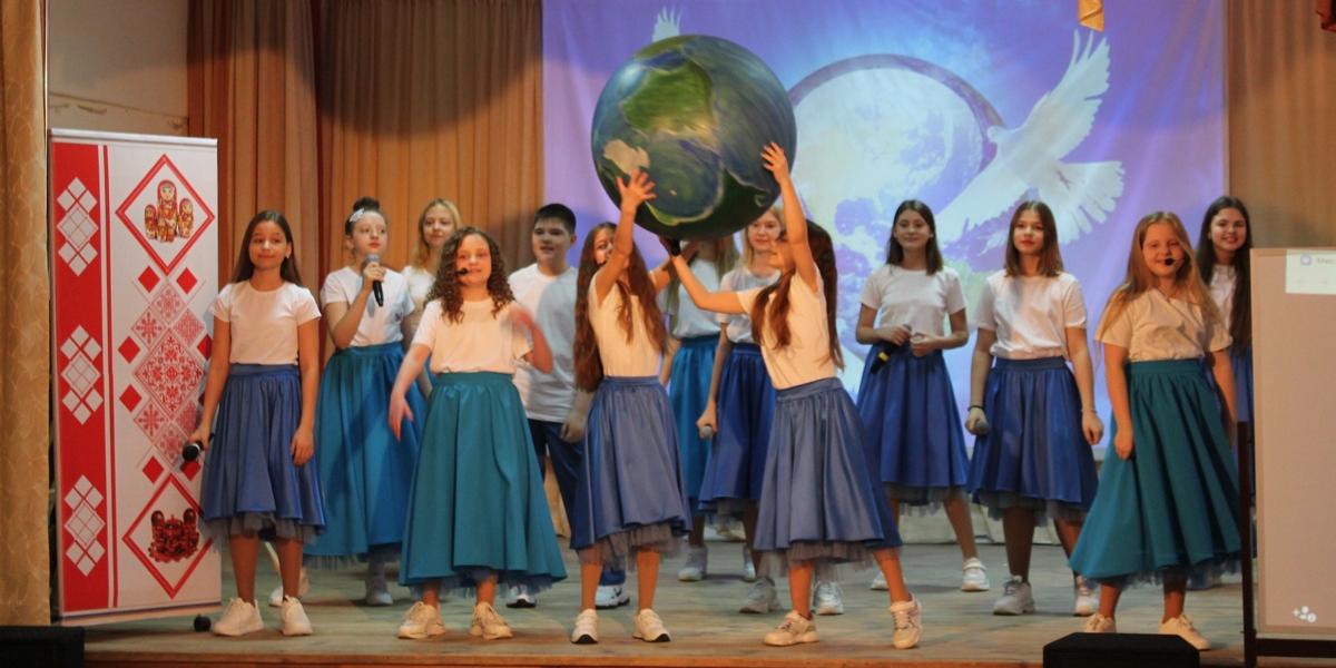 Сотрудники Центра детского творчества Курска посвятили концерт дружбе с белорусами 