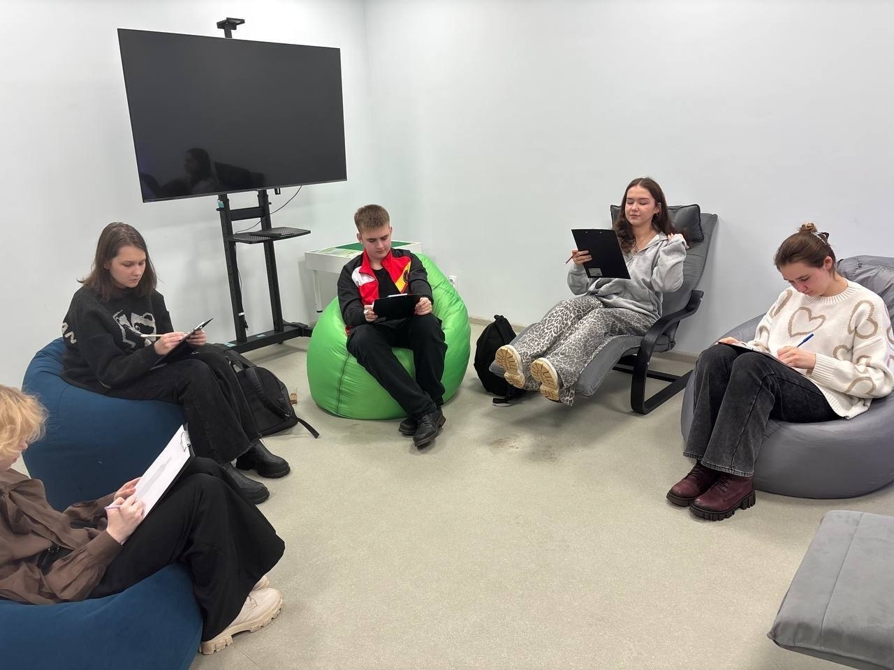 В Курске открылся молодёжный психологический клуб «Точка опоры»