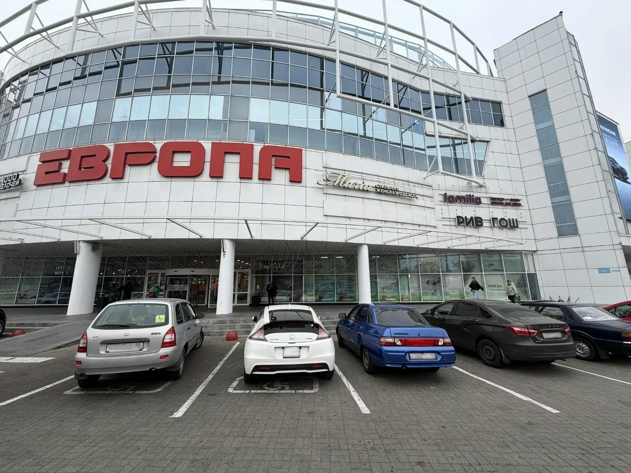 В Курске провели проверку по факту приготовления шашлыков на парковке ТЦ