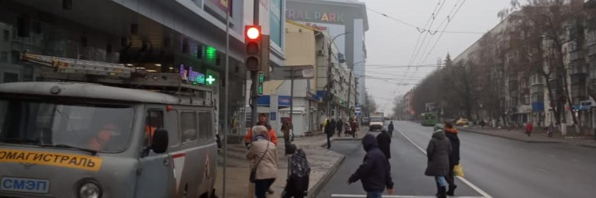 В Курске на Радищева починили светофор